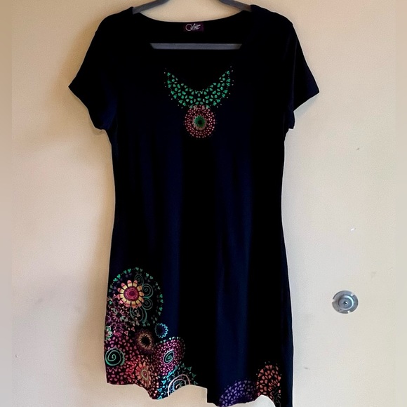 Coline - Fun dress mandala like pattern - Picture 1 of 7